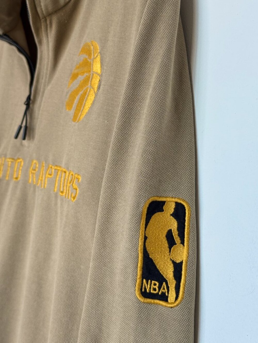 Nike x NBA Toronto Raptors Official Reissue 1/4 Zip Pullover Khaki/Gold - Large - Picture 5 of 7
